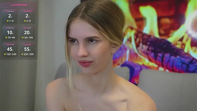 Snapshot of Fluffy-Angel chatting on 12.04.25 Fluffy-Angel online show from 12.04.25