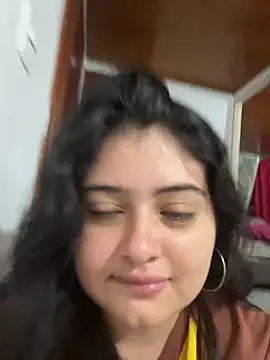 Stephania 18 online show from 10.04.25