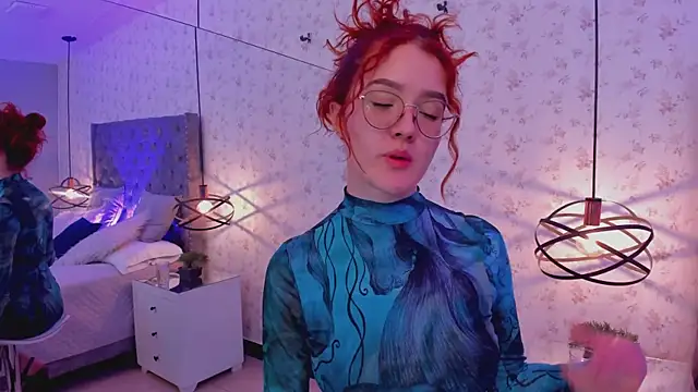 Snapshot of MiaWinx chatting on 12.19.24 MiaWinx online show from 12.19.24