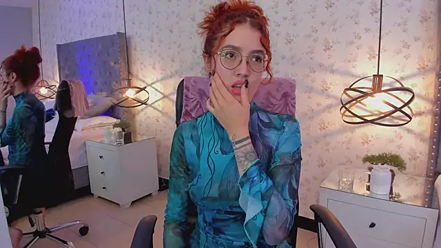 Snapshot of MiaWinx chatting on 02.14.25 MiaWinx online show from 02.14.25