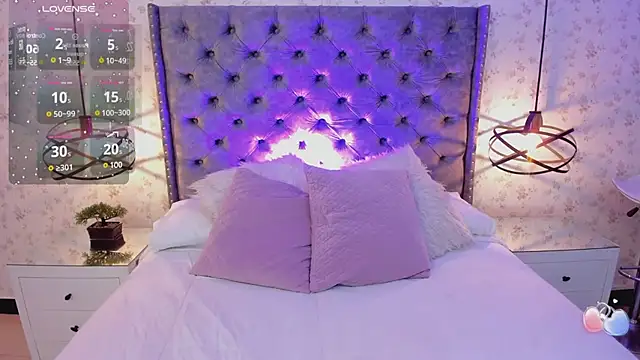 Snapshot of MiaWinx chatting on 03.08.25 MiaWinx online show from 03.08.25