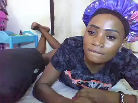 Snapshot of SpicyPetite chatting on 02.28.25 SpicyPetite online show from 02.28.25