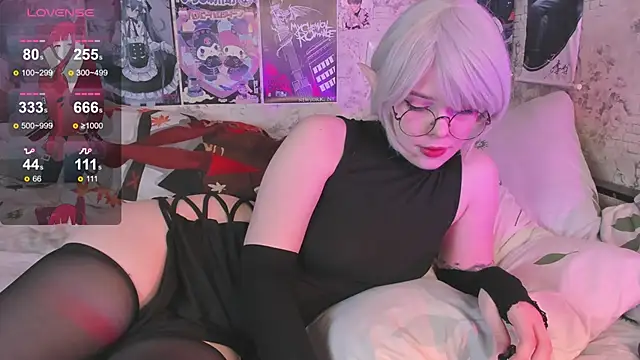 Snapshot of Freezy_Gerda chatting on 10.27.25 Freezy Gerda online show from 10.27.25