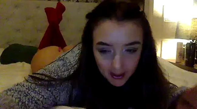 Snapshot of LucyLuxee19 chatting on 12.30.24 LucyLuxee19 online show from 12.30.24