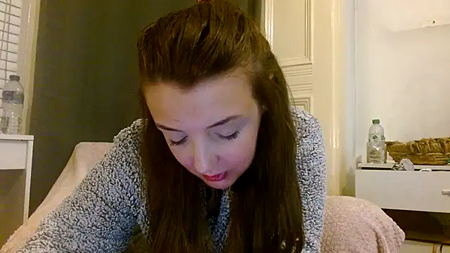 Snapshot of LucyLuxee19 chatting on 02.05.25 LucyLuxee19 online show from 02.05.25