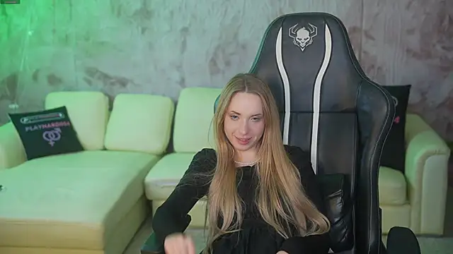 Linda054 online show from 10.18.25