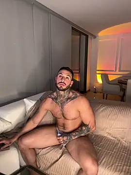 Snapshot of mike_belle chatting on 11.09.25 mike belle online show from 11.09.25