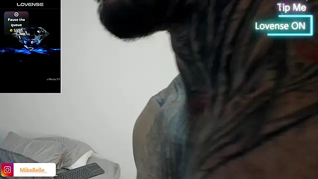 Snapshot of mike_belle chatting on 11.14.25 mike belle online show from 11.14.25