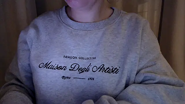 Snapshot of Sandysecret chatting on 10.23.25 Sandysecret online show from 10.23.25