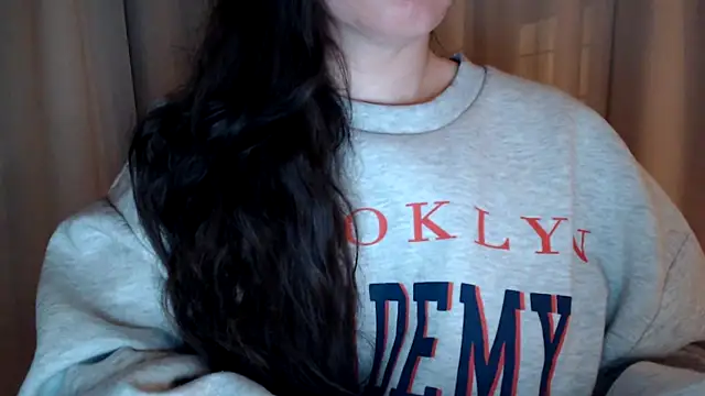 Snapshot of Sandysecret chatting on 10.28.25 Sandysecret online show from 10.28.25