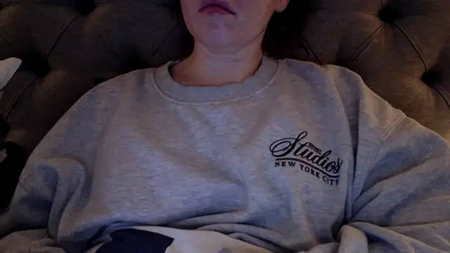 Snapshot of Sandysecret chatting on 11.13.25 Sandysecret online show from 11.13.25