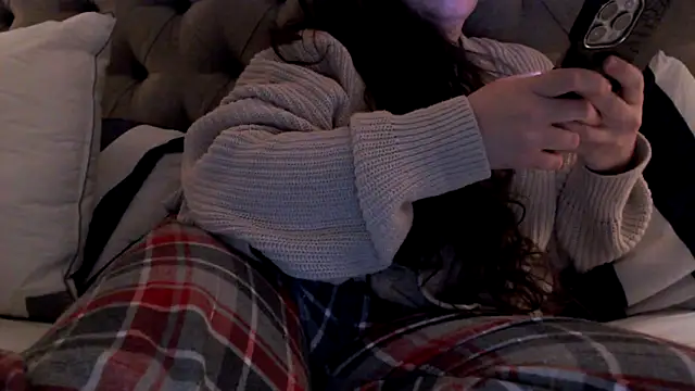 Snapshot of Sandysecret chatting on 11.23.25 Sandysecret online show from 11.23.25