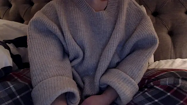 Snapshot of Sandysecret chatting on 11.25.25 Sandysecret online show from 11.25.25