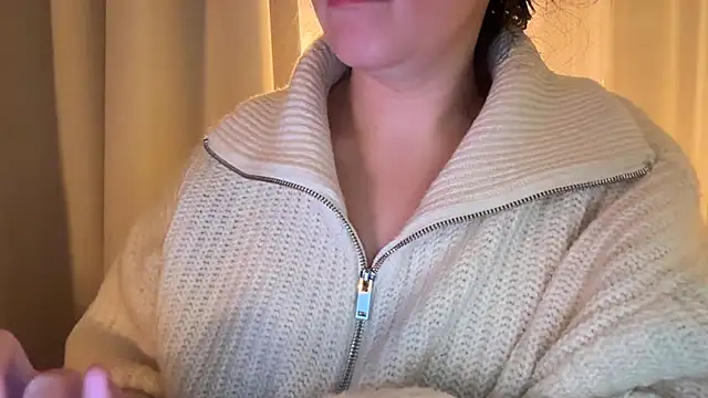 Snapshot of Sandysecret chatting on 12.15.25 Sandysecret online show from 12.15.25