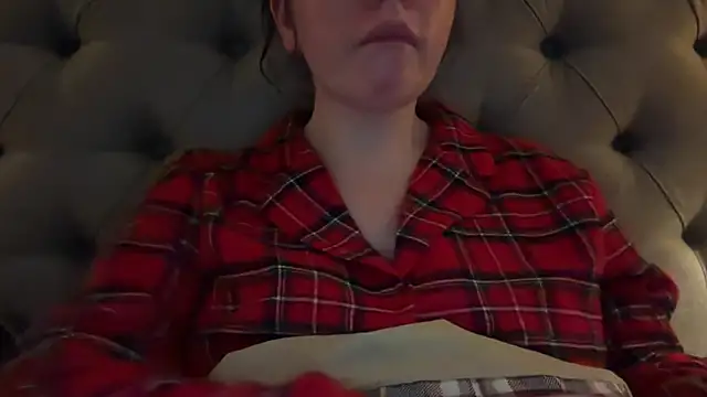 Snapshot of Sandysecret chatting on 12.17.25 Sandysecret online show from 12.17.25