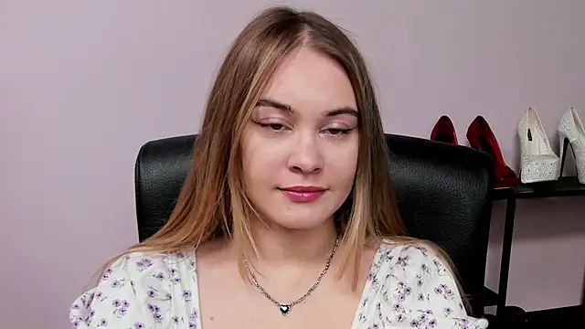 Snapshot of kitty_valeria chatting on 02.01.26 kitty valeria online show from 02.01.26