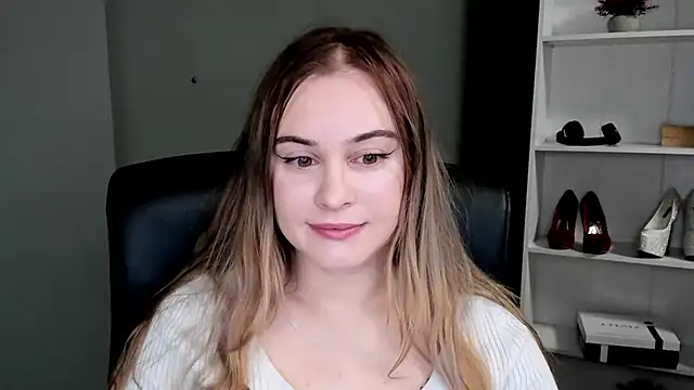 Snapshot of kitty_valeria chatting on 02.25.26 kitty valeria online show from 02.25.26