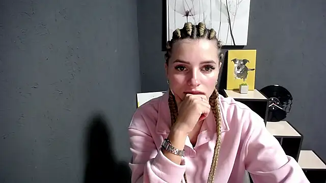 lady olivia  online show from 10.14.25