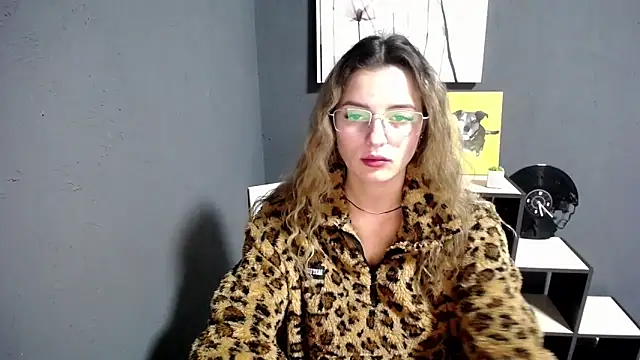 lady olivia  online show from 10.29.25