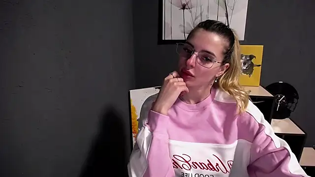 lady olivia  online show from 04.14.26