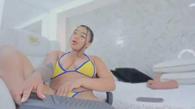 Snapshot of ximena_case chatting on 10.02.25 ximena case online show from 10.02.25