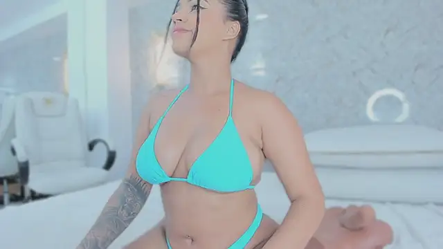 Snapshot of ximena_case chatting on 10.21.25 ximena case online show from 10.21.25