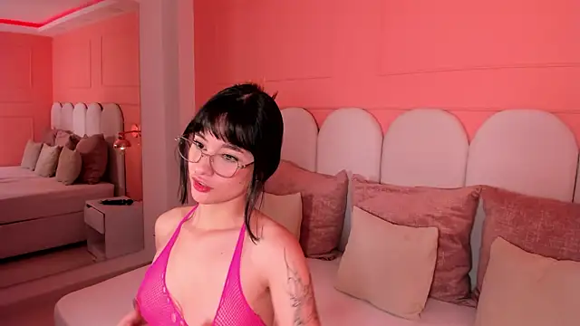 emilly williams  online show from 02.04.25