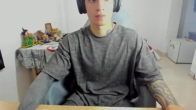 Snapshot of Balo_lovers chatting on 03.04.25 Balo lovers online show from 03.04.25