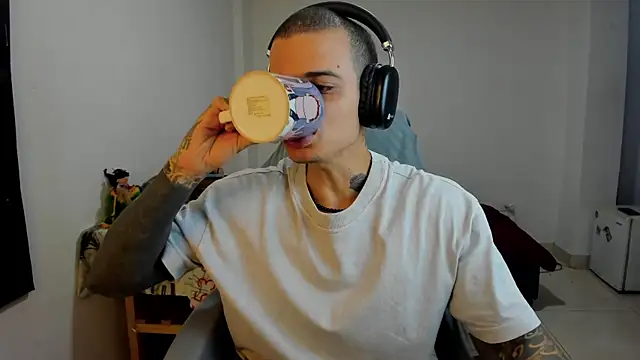 Snapshot of Balo_lovers chatting on 03.11.25 Balo lovers online show from 03.11.25