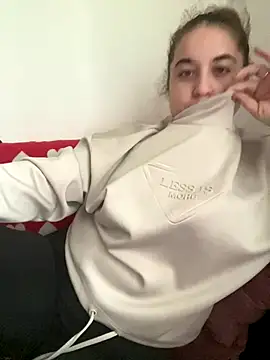 yzabell18 online show from 11.29.25