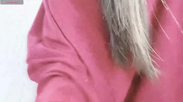 tanhxiu online show from 12.18.24