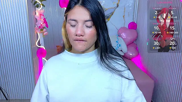 Snapshot of Chiara_tay chatting on 06.19.26 Chiara tay online show from 06.19.26
