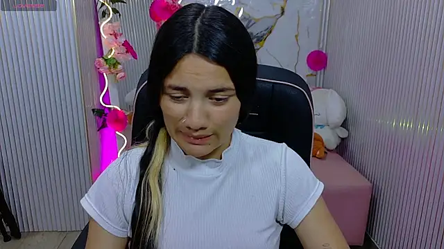 Snapshot of Chiara_tay chatting on 07.14.26 Chiara tay online show from 07.14.26