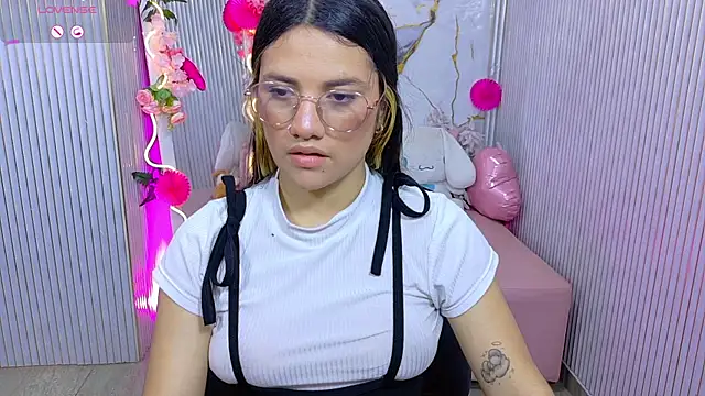 Snapshot of Chiara_tay chatting on 07.15.26 Chiara tay online show from 07.15.26