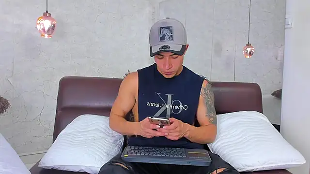Snapshot of Bryson_Collins_ chatting on 01.11.25 Bryson Collins online show from 01.11.25