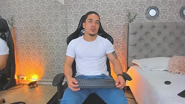 Snapshot of Bryson_Collins_ chatting on 02.01.25 Bryson Collins online show from 02.01.25