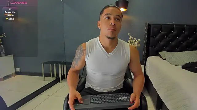 Snapshot of Bryson_Collins_ chatting on 02.12.25 Bryson Collins online show from 02.12.25