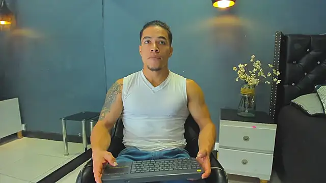Snapshot of Bryson_Collins_ chatting on 02.19.25 Bryson Collins online show from 02.19.25