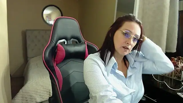 Carol Scottt online show from 04.14.26