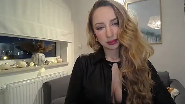 Snapshot of JulietteDiamond chatting on 11.26.25 JulietteDiamond online show from 11.26.25
