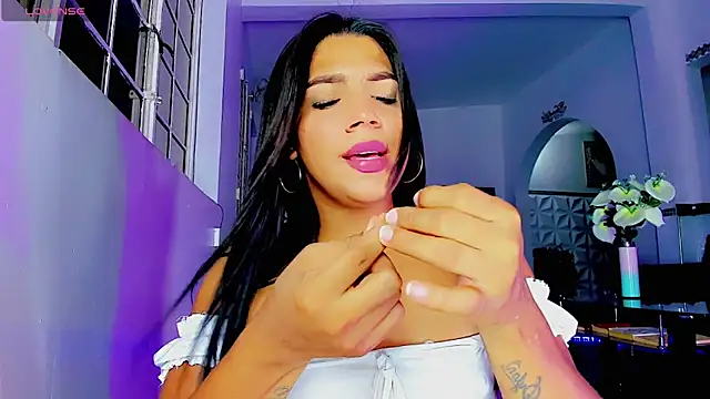 Snapshot of Oficial_angela chatting on 12.18.24 Oficial angela online show from 12.18.24