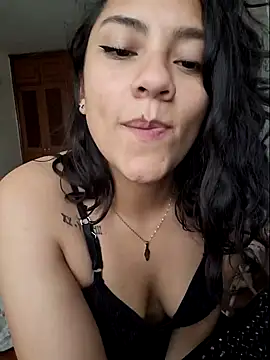 Thaliacooper  online show from 12.17.24