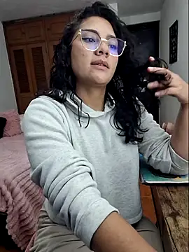 Thaliacooper  online show from 09.15.25