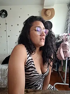 Thaliacooper  online show from 10.16.25