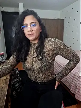 Thaliacooper  online show from 12.13.25