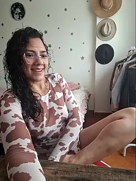 Thaliacooper  online show from 12.16.25