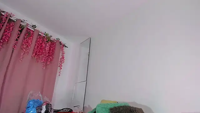 Snapshot of msschloee_ chatting on 11.14.25 msschloee online show from 11.14.25