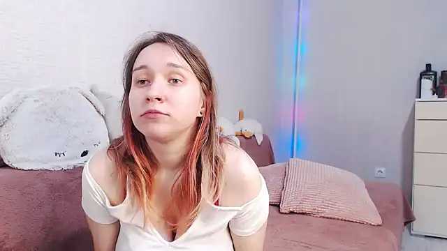 Snapshot of lovely_hayley chatting on 06.15.26 lovely hayley online show from 06.15.26