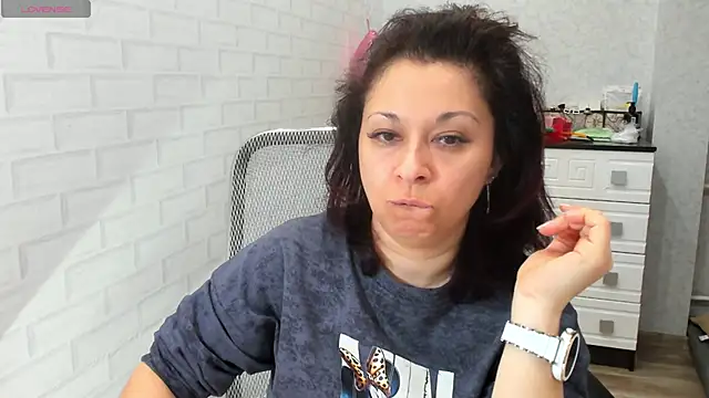 TeasyLana online show from 04.17.26