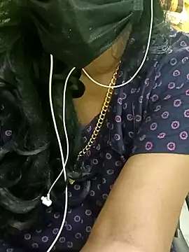 Snapshot of Aishu-tamil09 chatting on 12.08.24 Aishu-tamil09 online show from 12.08.24